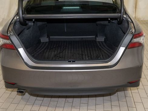 Used 2024 Toyota Camry XLE image 5