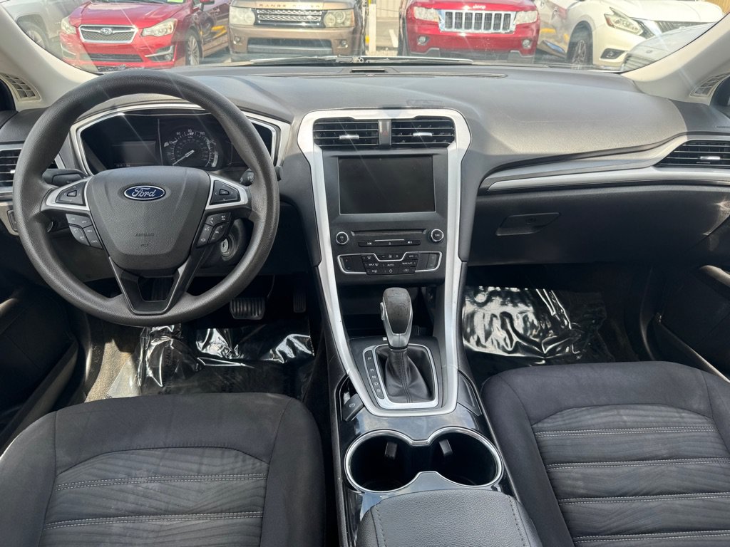 Used 2016 Ford Fusion SE FWD image 10