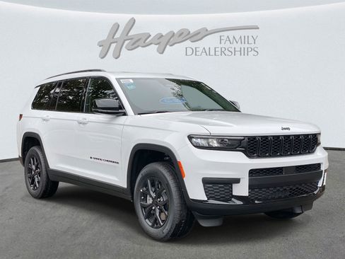 New 2025 Jeep Grand Cherokee L Altitude image 2