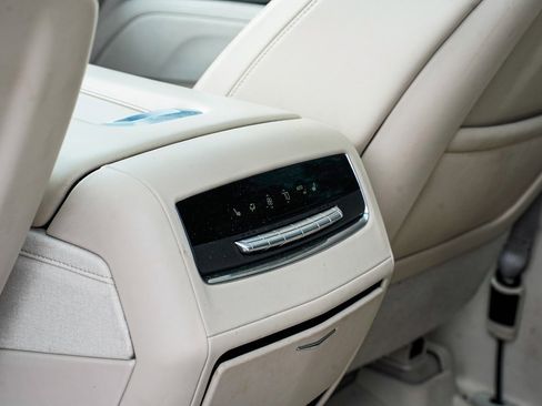 Used 2022 Cadillac Escalade ESV Premium Luxury Platinum w/ Heavy-Duty Trailer Package image 18