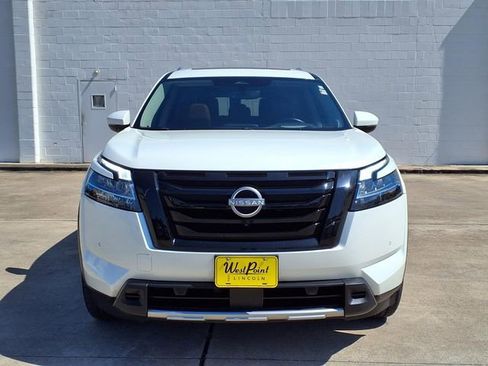 Used 2024 Nissan Pathfinder Platinum w/ Black Appearance Package FWD image 19