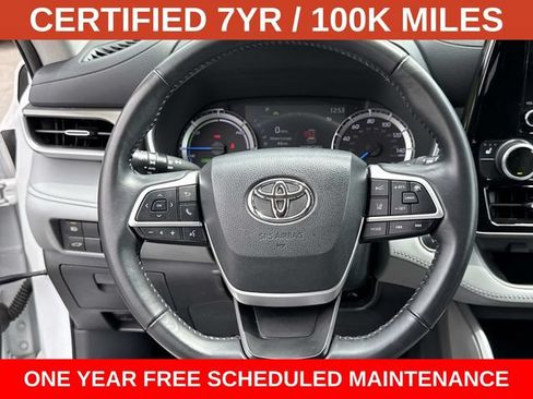Used 2023 Toyota Highlander XLE FWD image 19