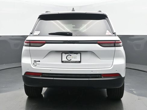 New 2025 Jeep Grand Cherokee Altitude image 5