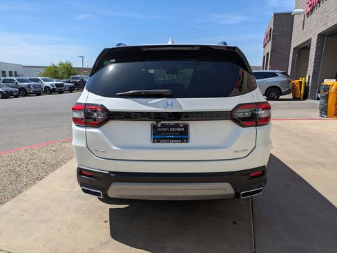 Used 2023 Honda Pilot Elite image 4