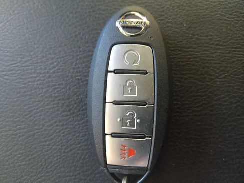Used 2020 Nissan Pathfinder SV AWD/4WD image 32