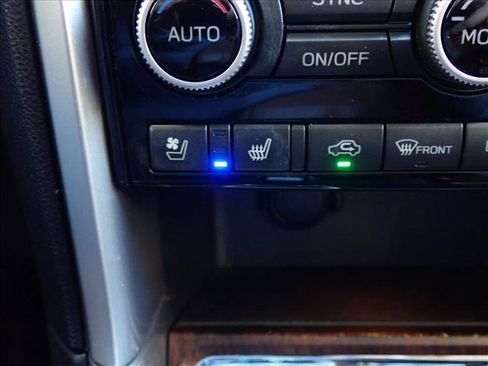 Used 2022 Subaru Ascent Touring w/ Popular Package #2A AWD/4WD image 23