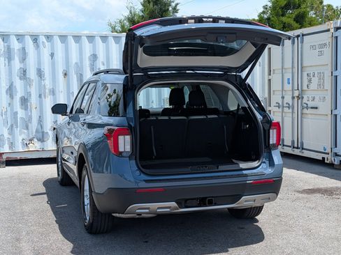 Certified 2025 Ford Explorer Active w/ Active Comfort Package RWD image 13