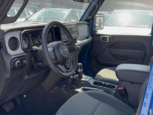 Used 2025 Jeep Wrangler Unlimited Sport AWD/4WD image 29