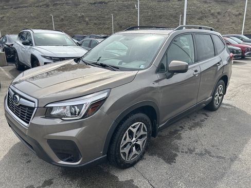 Used 2019 Subaru Forester Premium w/ All-Weather Package image 17