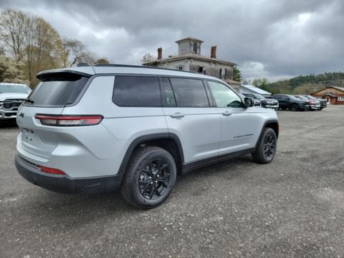 New 2026 Jeep Grand Cherokee L 4WD image 5