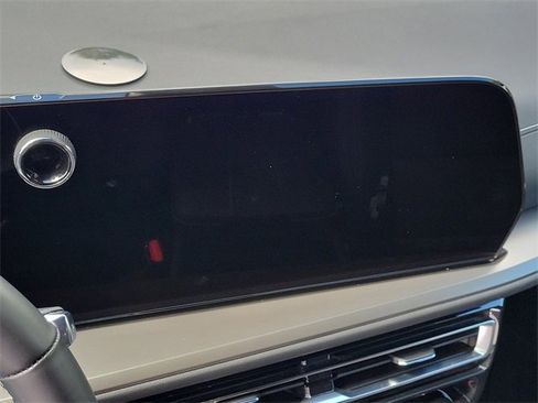 Used 2025 Chevrolet Traverse LT image 25