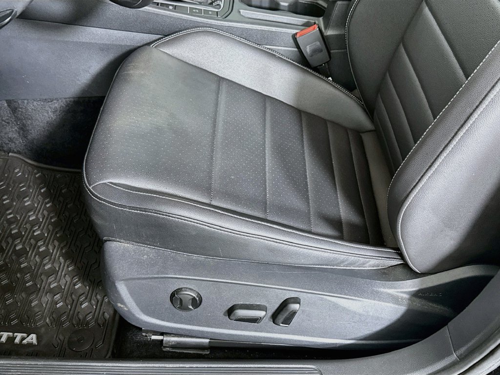 Used 2022 Volkswagen Jetta SE FWD image 18