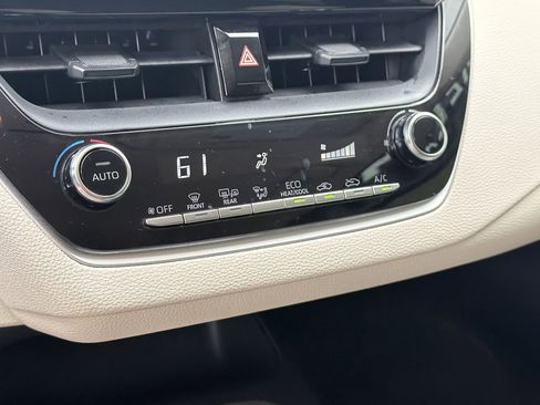 Used 2020 Toyota Corolla LE FWD image 20