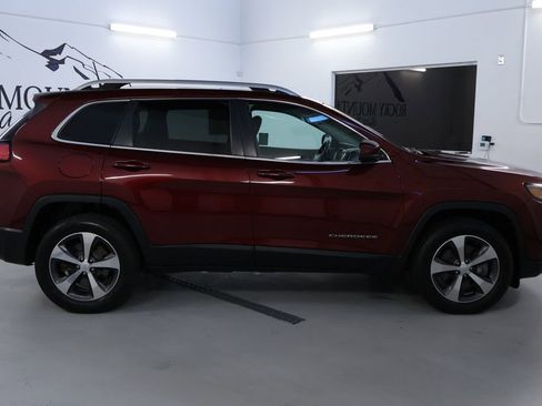 Used 2019 Jeep Cherokee Limited w/ Luxury Group image 8