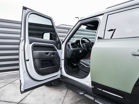 Used 2023 Land Rover Defender 110 X AWD/4WD image 36