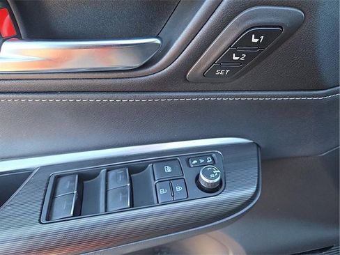 Used 2023 Toyota Venza image 10