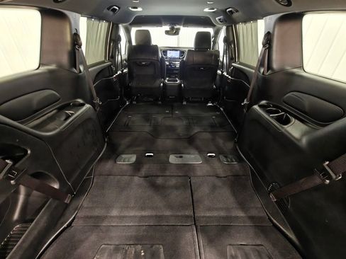 Used 2025 Chrysler Pacifica Select FWD image 36