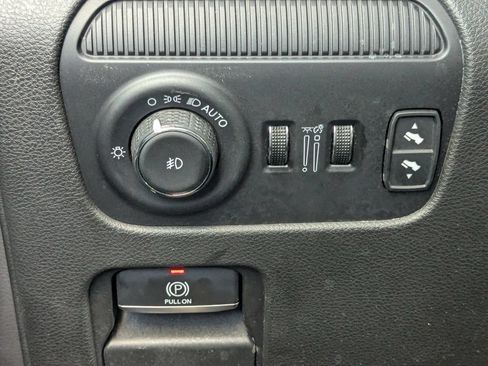 Used 2024 Jeep Wagoneer L Series II w/ Flexible Seating Group AWD/4WD image 28