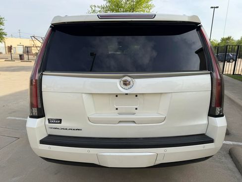 Used 2015 Cadillac Escalade Luxury image 7