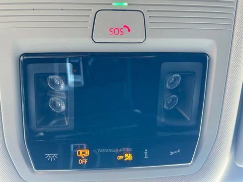 Used 2024 Volkswagen Atlas SE FWD image 32