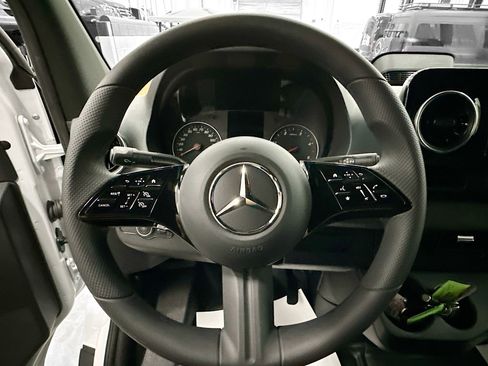 Used 2025 Mercedes-Benz Sprinter 2500 image 12