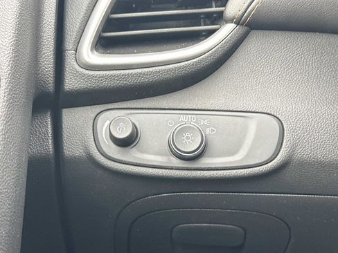 Certified 2022 Chevrolet Trax LT w/ LT Convenience Package image 25