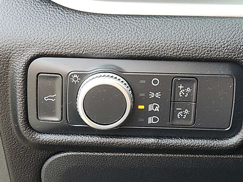 Used 2022 Ford Explorer XLT AWD/4WD image 26