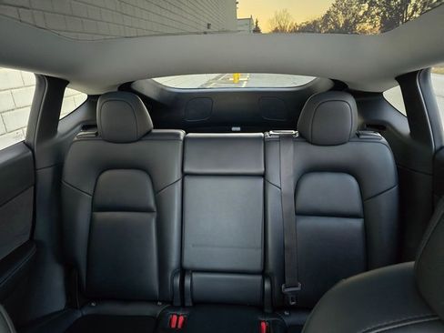 Used 2021 Tesla Model Y Long Range image 20