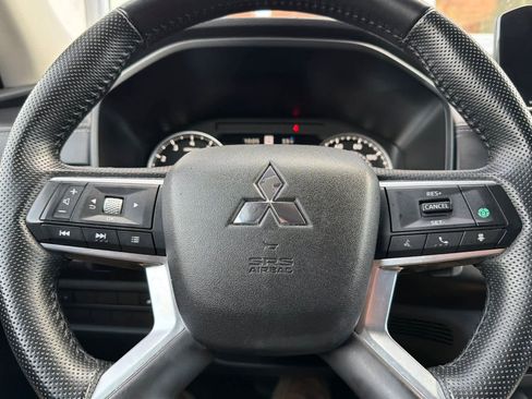 Used 2024 Mitsubishi Outlander SE image 27