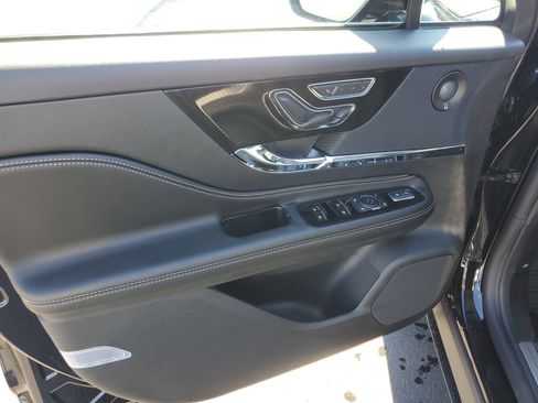 New 2026 Lincoln Corsair Reserve image 8