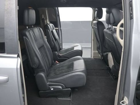 Used 2018 Dodge Grand Caravan SXT FWD image 16