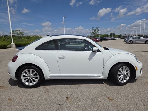 Used 2019 Volkswagen Beetle 2.0T SE FWD image 16
