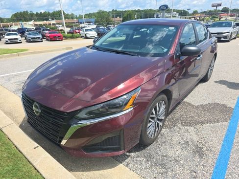 Used 2025 Nissan Altima 2.5 SV FWD image 2