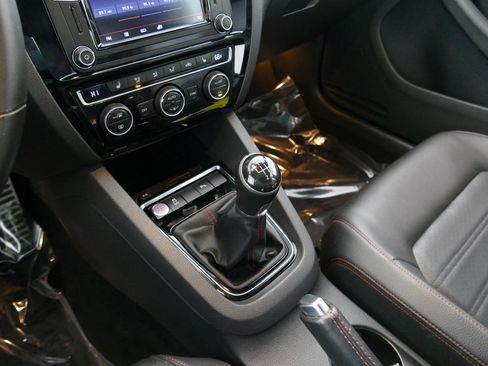 Used 2017 Volkswagen Jetta GLI image 21