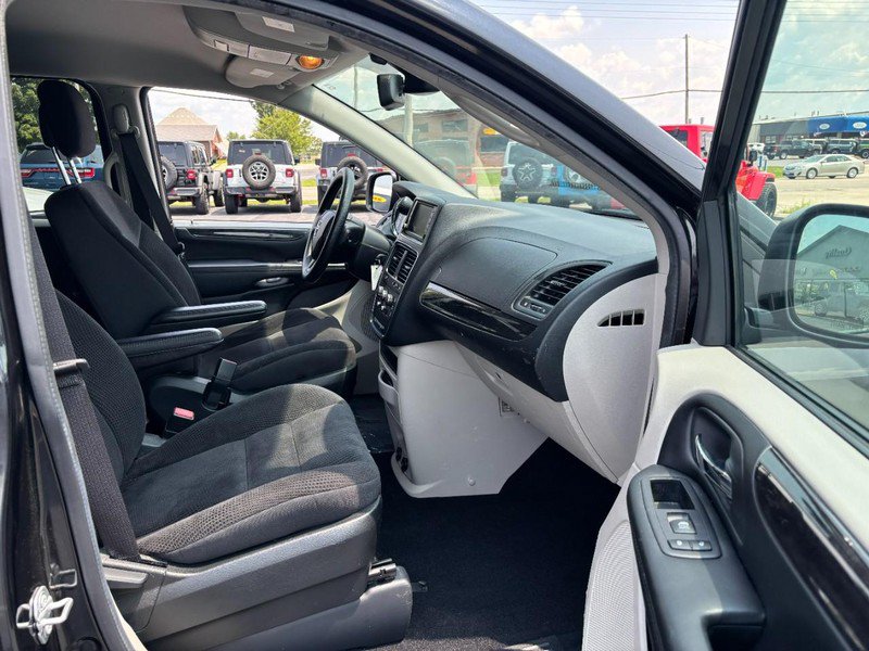 Used 2019 Dodge Grand Caravan SE FWD image 12