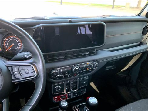 Used 2024 Jeep Gladiator Mojave w/ Technology Group AWD/4WD image 7