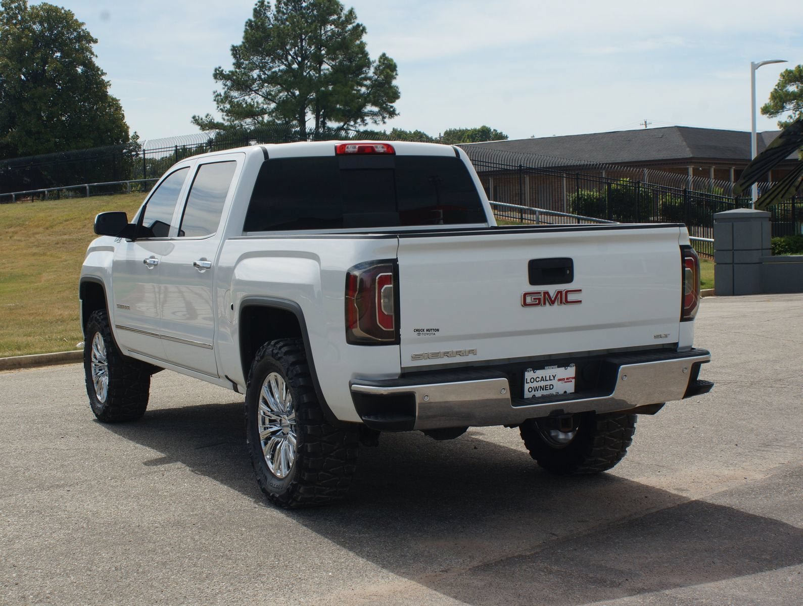 Used 2018 GMC Sierra 1500 SLT w/ SLT Premium Package AWD/4WD image 13