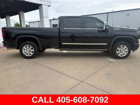 Used 2024 Chevrolet Silverado 2500 High Country w/ High Country Premium Package AWD/4WD image 2