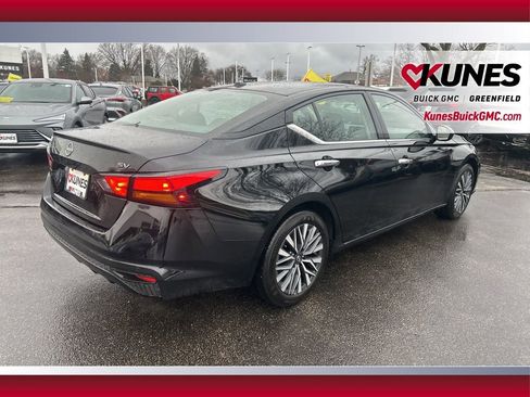 Used 2024 Nissan Altima 2.5 SV image 5
