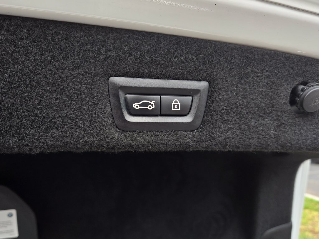 Used 2021 BMW 740i w/ M Sport Package RWD image 41