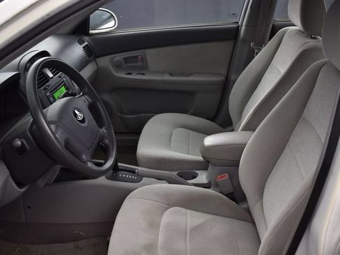 Used 2006 Kia Spectra EX FWD image 9