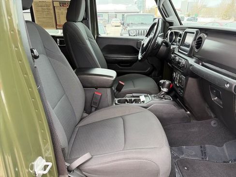 Used 2022 Jeep Gladiator Overland AWD/4WD image 22