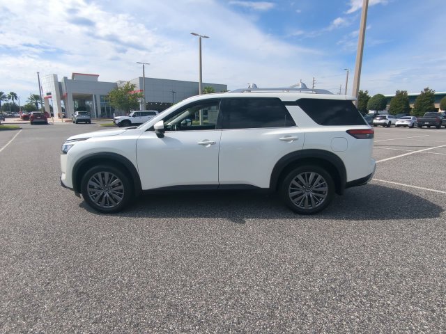 Used 2024 Nissan Pathfinder SL w/ SL Premium Package FWD image 7
