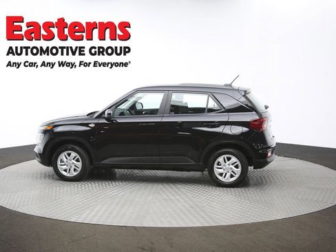 Used 2025 Hyundai Venue SE image 60