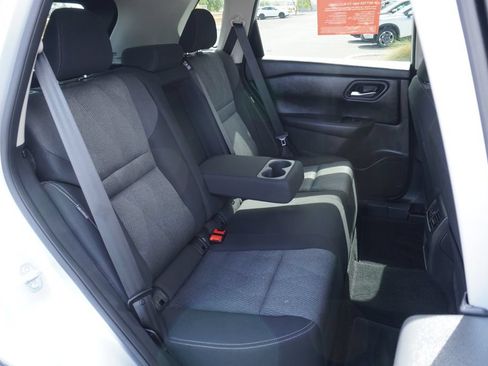 Certified 2024 Nissan Rogue SV FWD image 9
