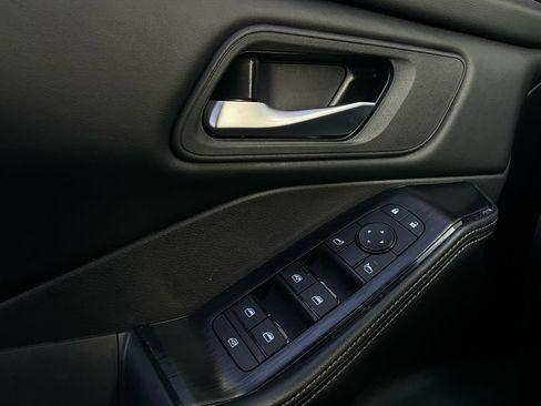 Used 2025 Nissan Rogue SV image 21