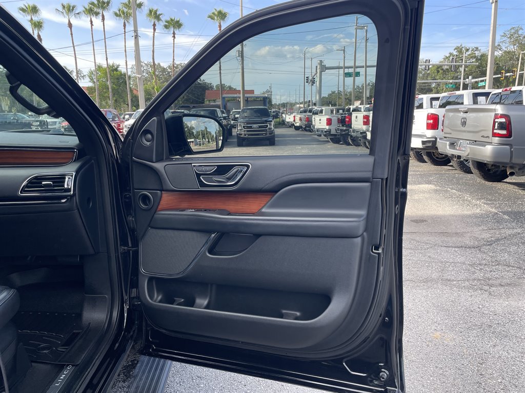 Used 2019 Lincoln Navigator L Select AWD/4WD image 48