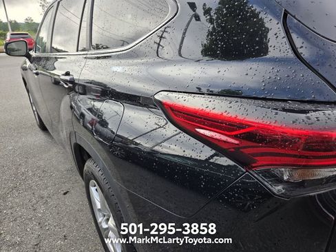 Used 2023 Toyota Highlander LE FWD image 8