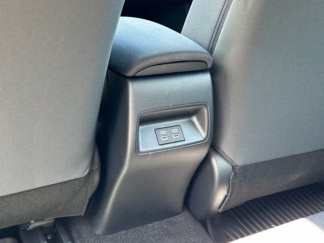 Used 2025 Toyota Corolla LE AWD/4WD image 28