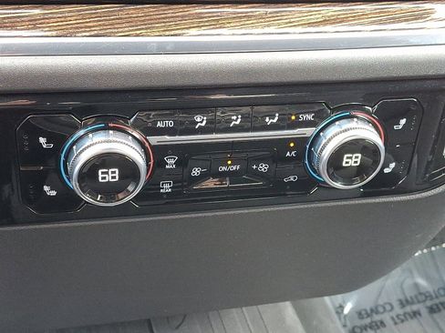 Used 2024 GMC Sierra 1500 SLE image 16